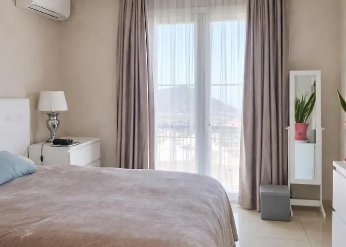 Cosy Away From Apartment Chayofa